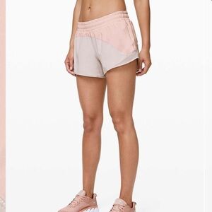 Lululemon Hotty Hot Short *Asym
Butter Pink / Light Chrome / Light Chrome size 6